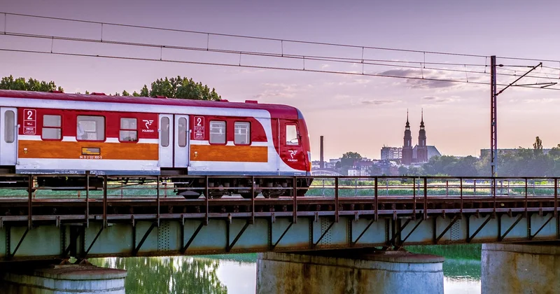 Voyager en indépendant : train ou bus longue distance ?